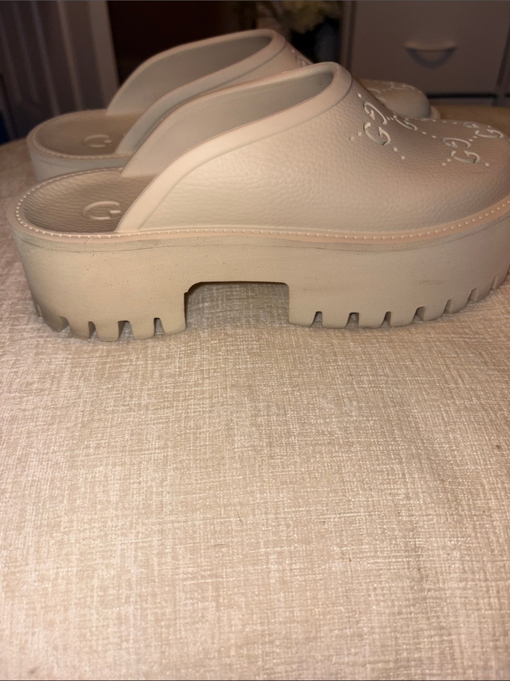 GUCCI Rubber Monogram GG Go Through Platform Slide Clogs in mystic white. - Picture 3 of 5